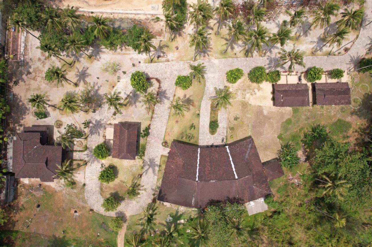 Dewa Daru Resort Îles Îles Karimunjawa Extérieur photo